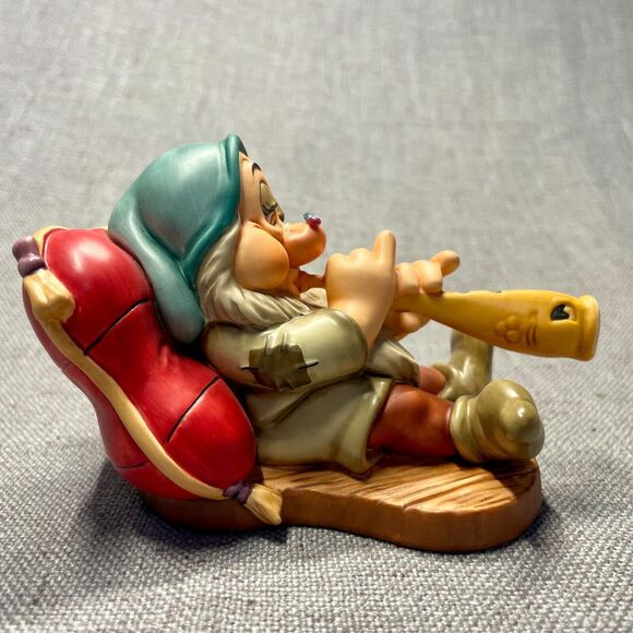 Walt Disney Classics Collection Zzzzzzz Porcelain Sleepy Figurine - Picture 6 of 8
